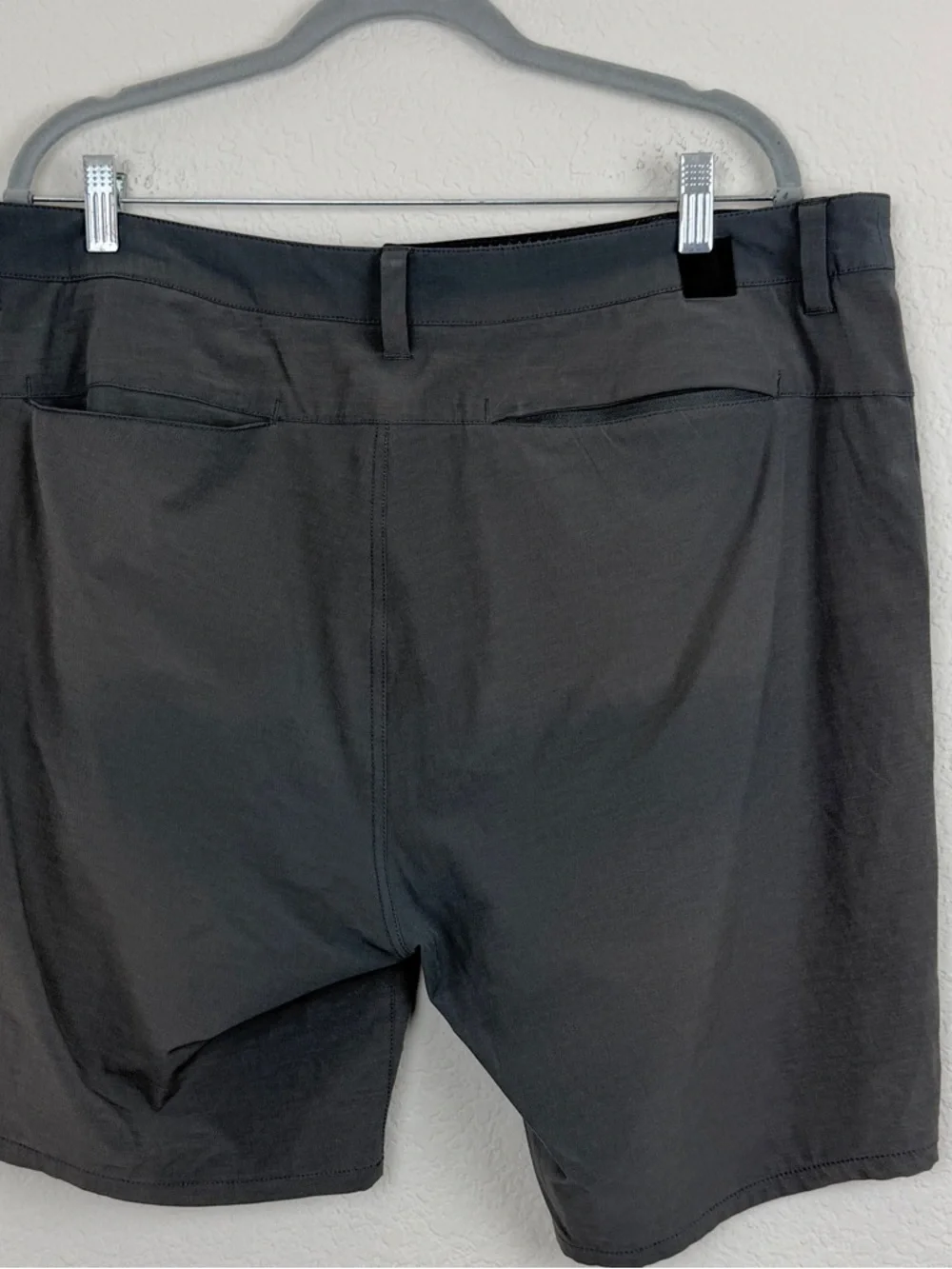 Vuori Men’s Aim Shorts 8” | 36 | Charcoal Grey - Picture 3 of 6
